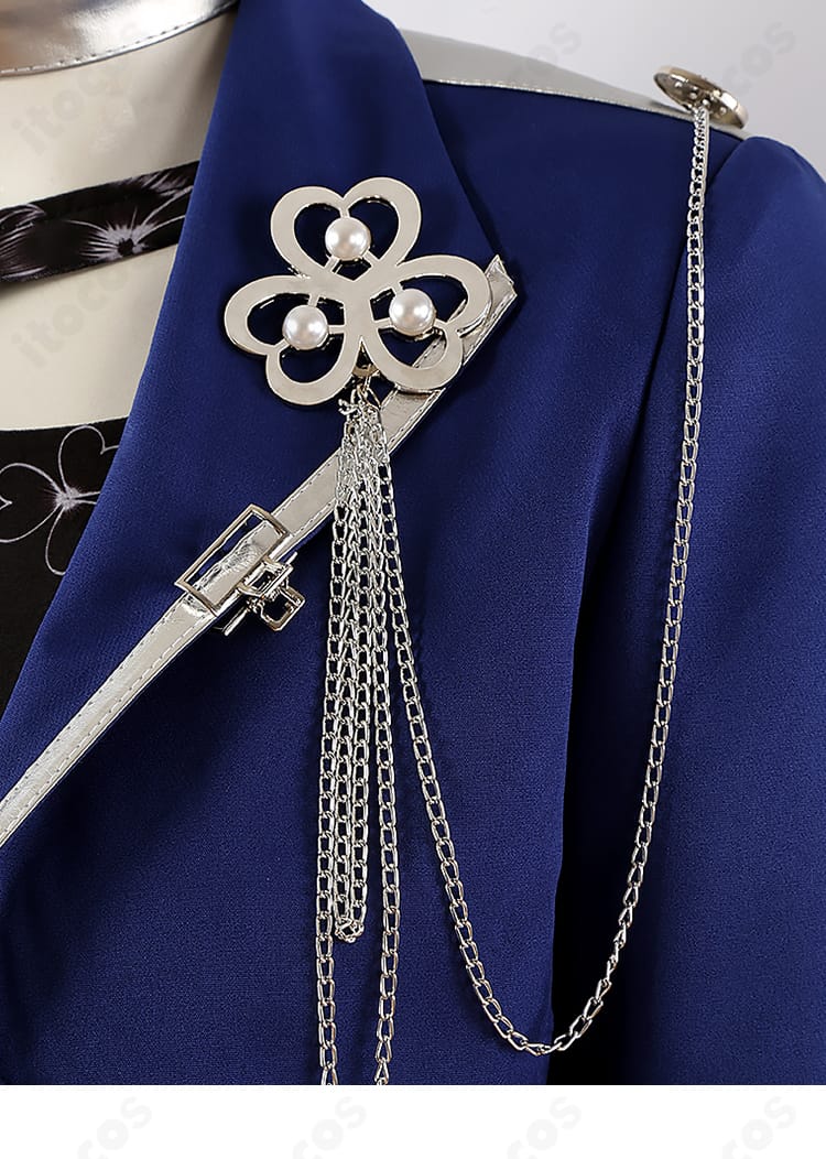 日野森雫 コスプレ衣装の肩袖ディテール。刺繍とアクセサリーの質感、縫製の仕上がりをクローズアップ。