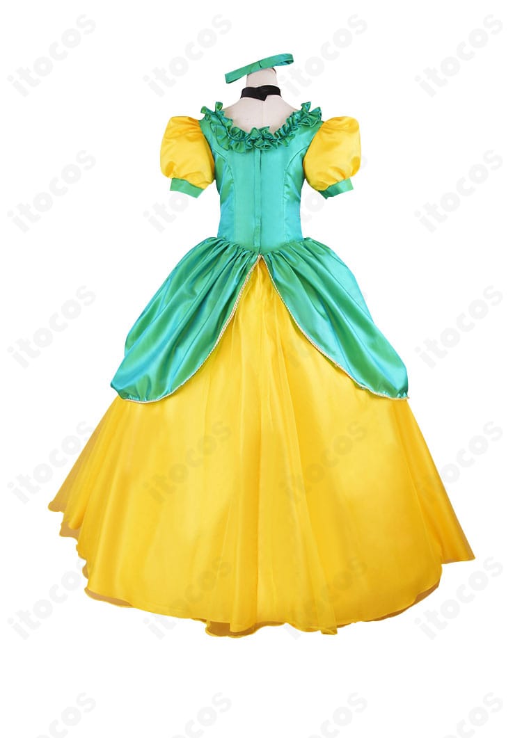 ドリゼラ・トレメイン衣装の背面全体。縫製の丁寧さと後ろ姿のシルエットが際立つショット。