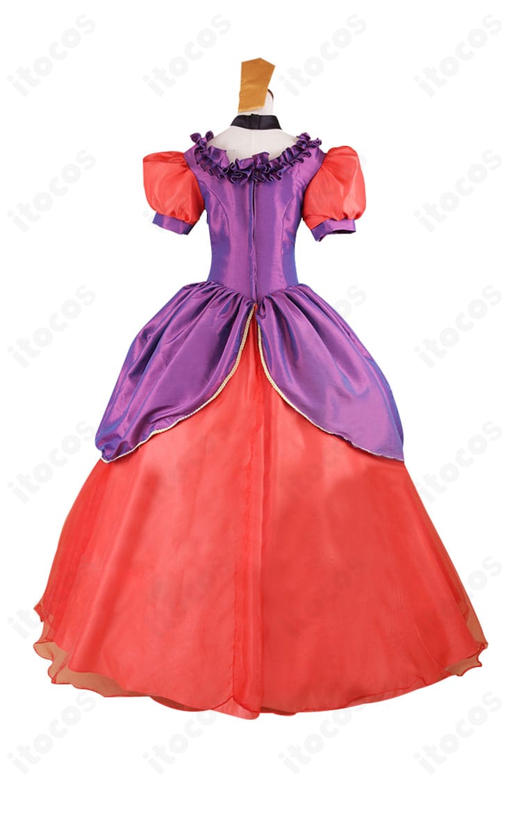 アナスタシア・トレメイン衣装 背面全体。裾まで続く美しい広がりと背面ファスナー仕様を確認できる一枚。