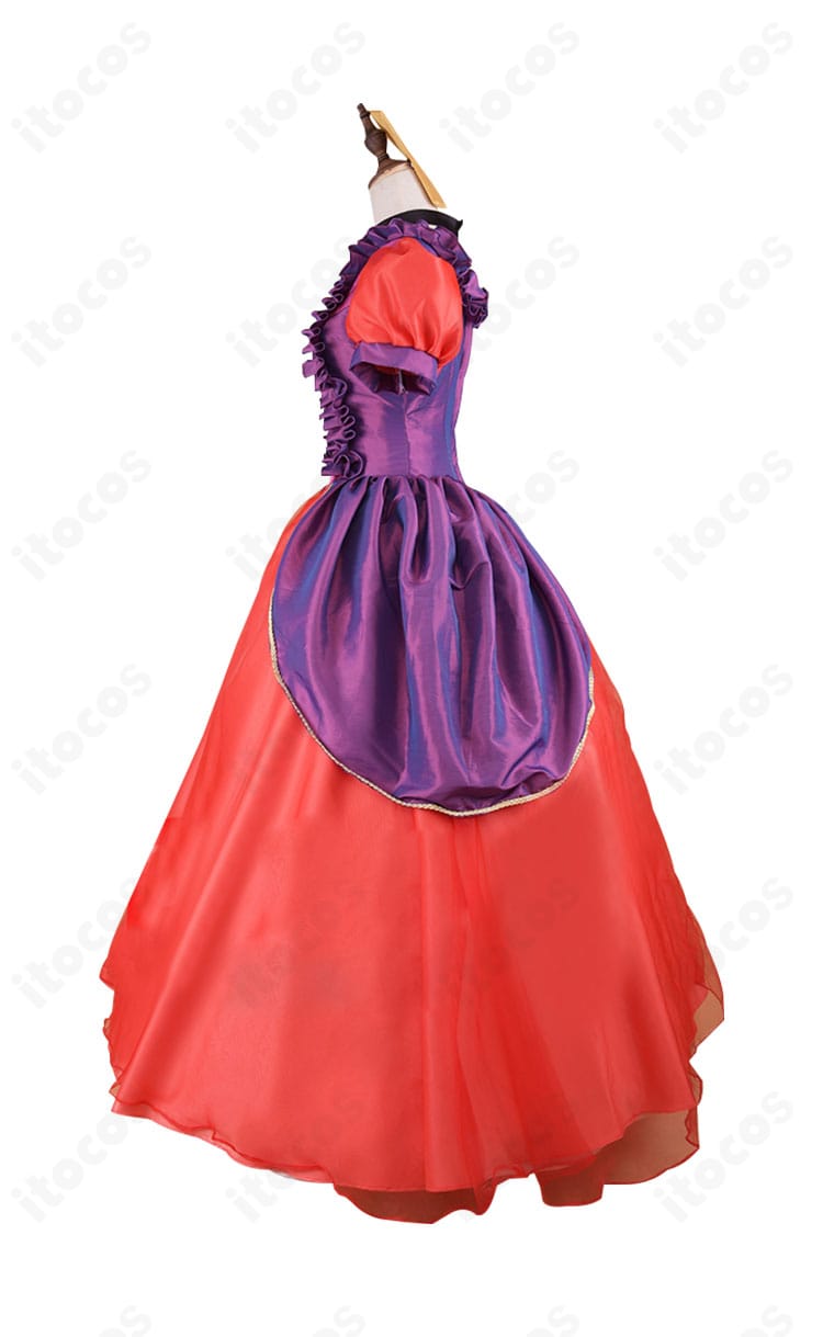 アナスタシア・トレメイン衣装 左側装飾のアップ。刺繍風ディテールとパイピングが華やかさを演出。