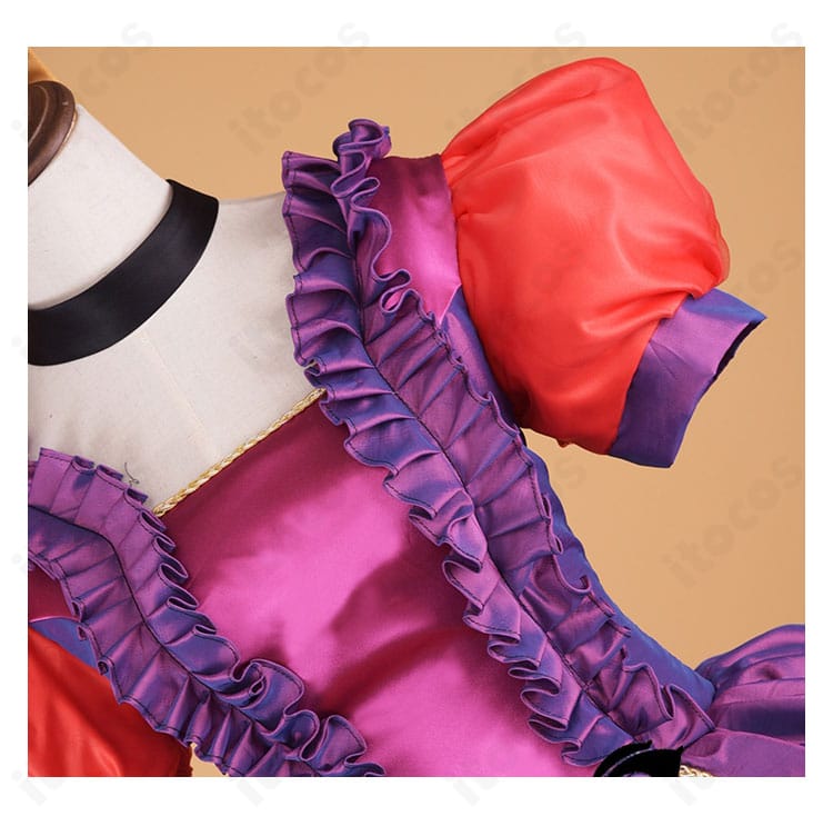 アナスタシア・トレメイン衣装 肩まわり装飾詳細。デコラティブな意匠でクラシカルな印象を強調。