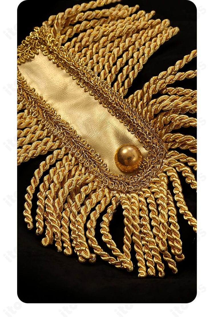 初音ミク コスプレ衣装の肩部装飾クローズアップ。アクセントパーツの質感と取り付け位置を示す