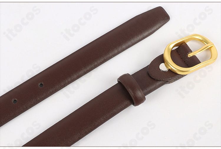 ベルトのバックルとステッチの拡大写真。位置調整のしやすさと質感を示すディテール