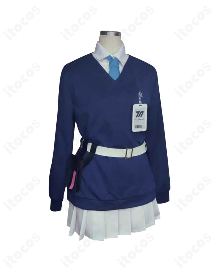 白石ウタハ衣装 インナー正面。トップスと刺繍名札、素材感の質感表現が分かるディテールショット。