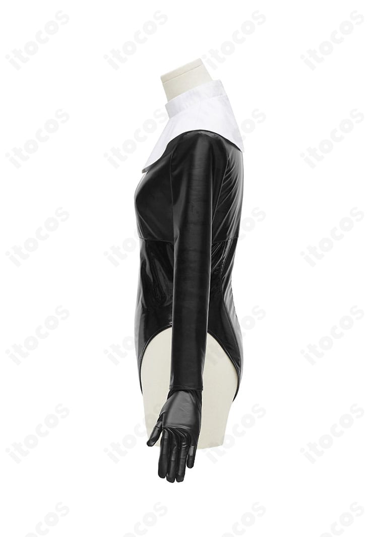 左側装飾アップ：歌住サクラコ 覚悟 コスプレ衣装の装飾パーツと縫製ディテールの拡大写真