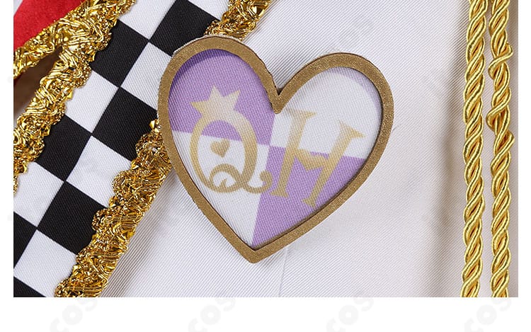 エース・トラッポラ 寮服コスプレ ハートモチーフ装飾のクローズアップ：腰の花飾り周辺の意匠