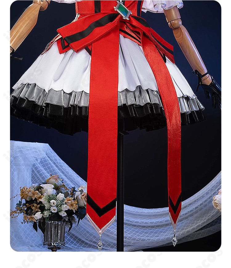 スカート部分の装飾デザインとラインを示す近接写真