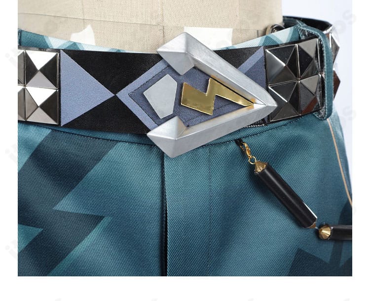 シロネン衣装の腰ベルト正面。金具とステッチワークが見えるディテール。