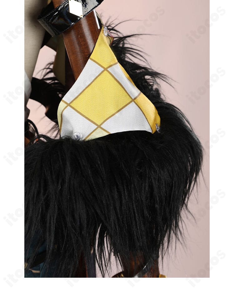 シロネン外套の毛羽装飾アップ。毛足の表現で質感と立体感を強調。