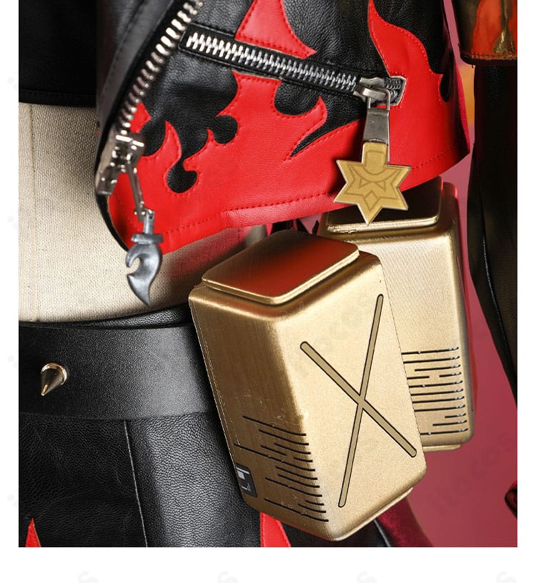 バーニス・ホワイト 腰間装飾の詳細。ベルトと腰飾りの重なりと固定感