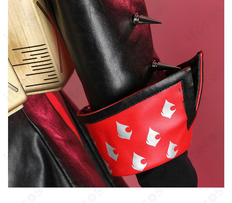 バーニス・ホワイト 袖口装飾の近接写真。カフ部分の縁取りと仕上げ