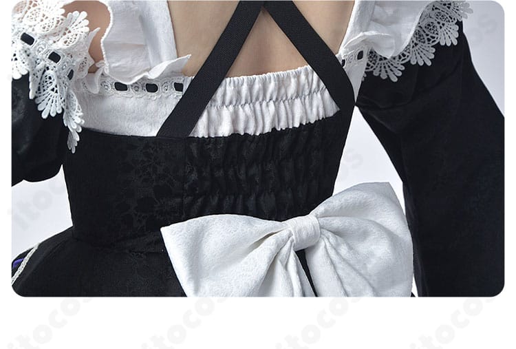 Re:ゼロ レム／ラム メイド服の背面装飾ディテール。背面フリルと配色ラインの仕立てが見える。