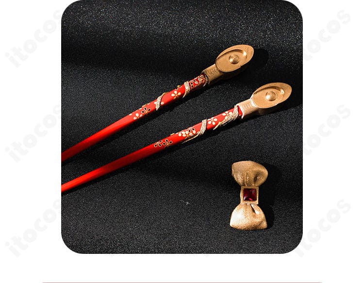 髪飾り・簪のクローズアップ。モチーフ形状と塗装の質感、装着部の構造がわかる画像。