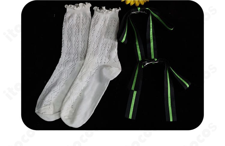 付属ソックスの装飾クローズアップ。衣装全体とのカラーバランスが伝わる