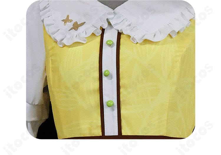 襟元ボタン周りのディテールアップ。装飾と縫製仕上げの質感が分かる近接写真