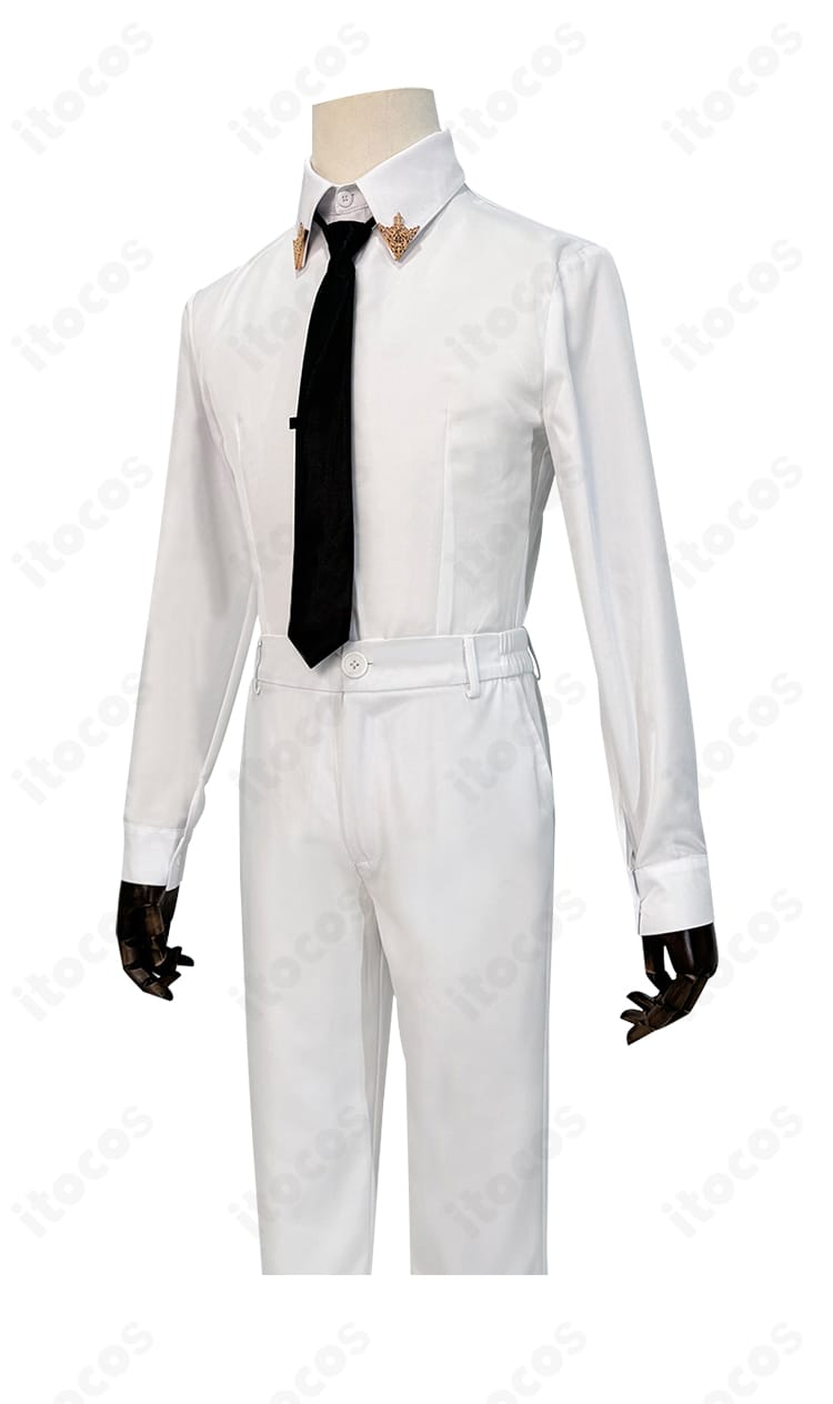 シャツ細部画像。襟形状と刺繍、前立ての縫製ステッチをアップで確認できる。