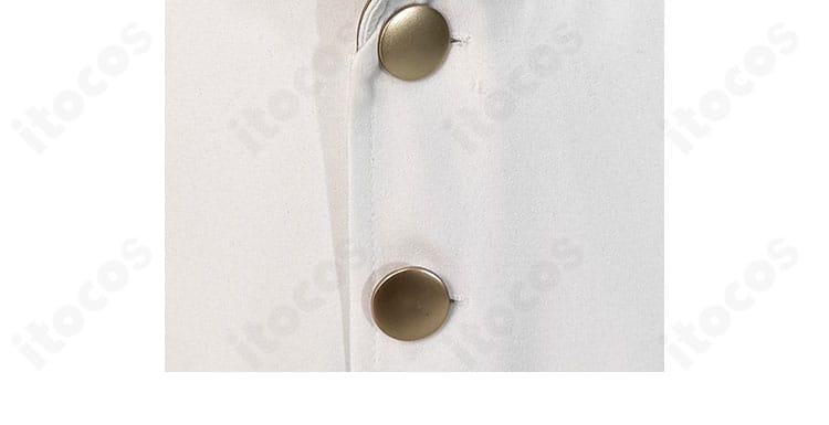 ボタン装飾の詳細画像。金具ボタンの意匠と間隔、縫製強度を示す。