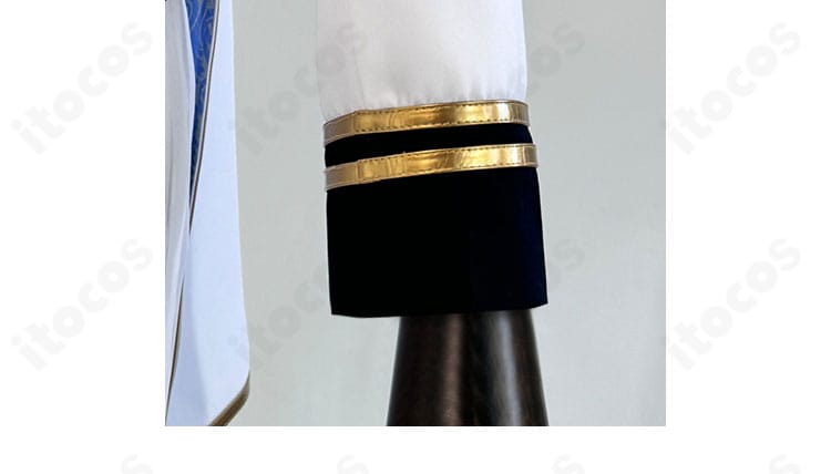 袖口の装飾ラインとカフスのステッチディテール