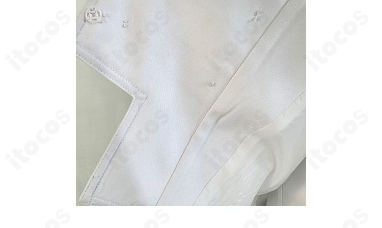 衣装内側の始末と裏側の丁寧な仕上げを示すディテール