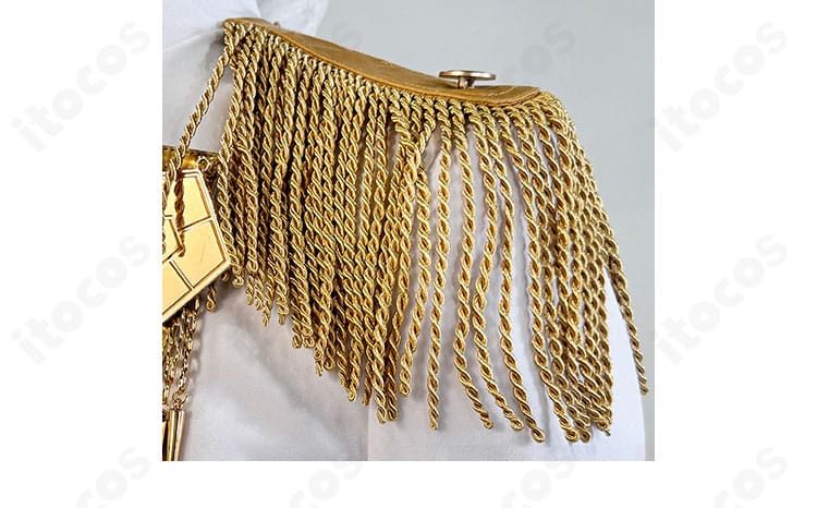 肩装飾の立体感とステッチワークのクローズアップ