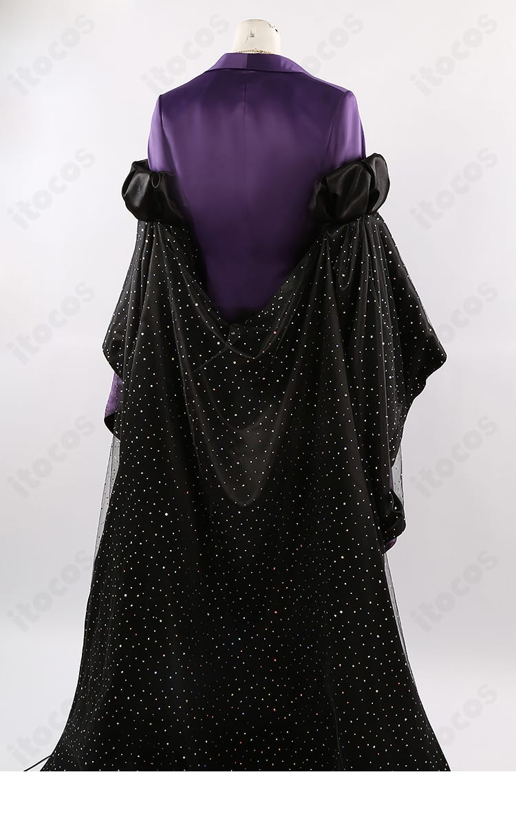 背面装飾のクローズアップ。輝石の国のタピ・ルージュを想起させるモチーフと縁取りの美しさ