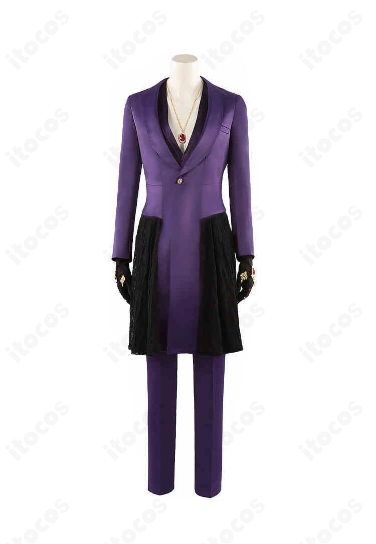 インナー正面ディテール。刺繍の精緻さと配色バランス、胸元の意匠がわかるアップ