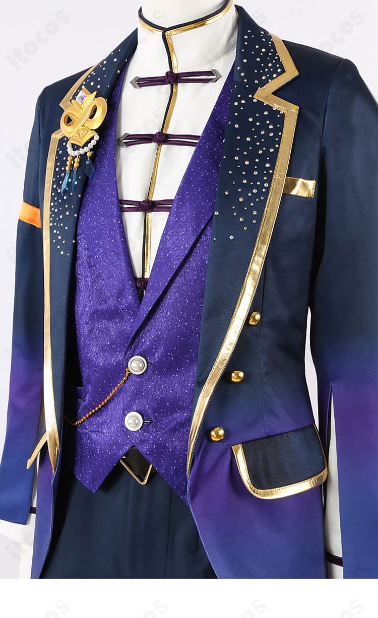 胸飾り・アクセサリーのクローズアップ。逆先夏目らしさを引き立てるポイント装飾を再現。