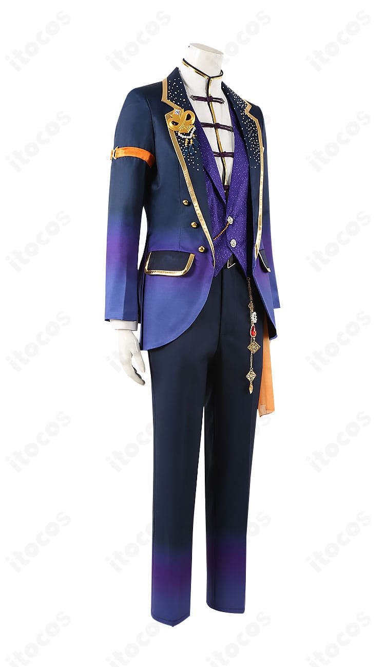 逆先夏目 クルーズ衣装の右側面。コートのシルエット、ベスト、シャツ、飾りチェーンまで細部を忠実に再現。