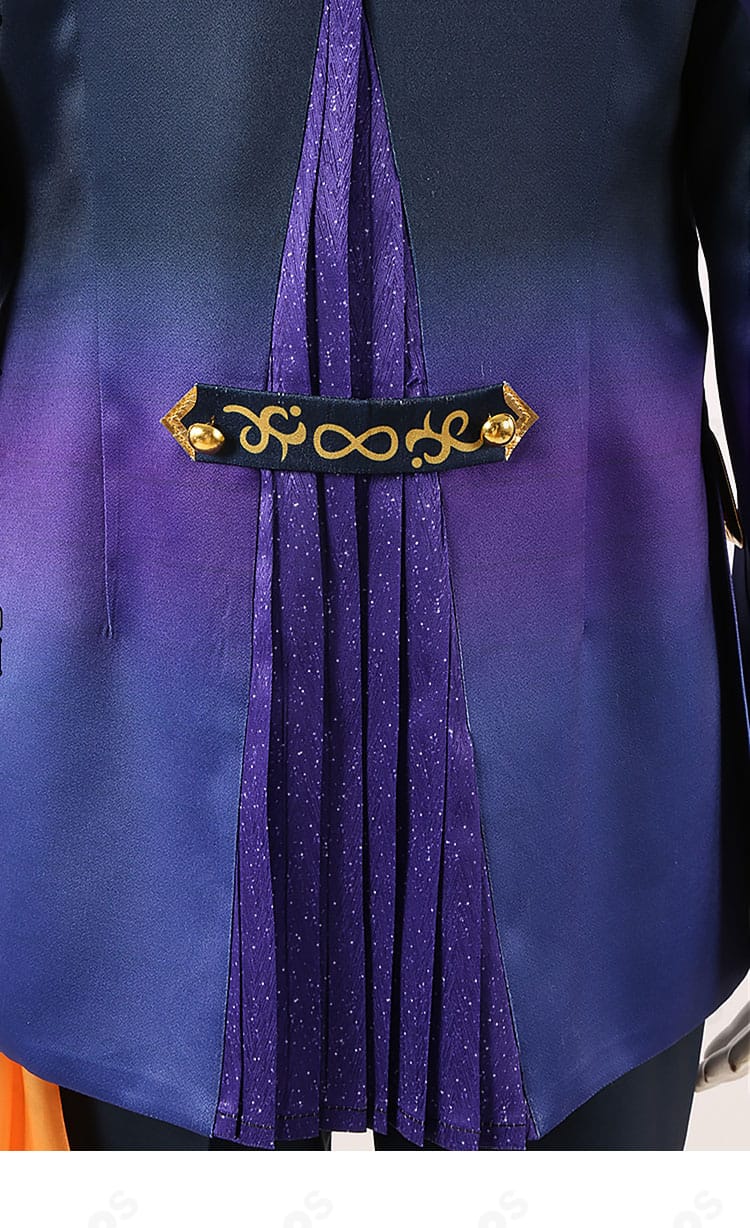 背面装飾のクローズアップ。背中パーツや縫製ラインを丁寧に表現。