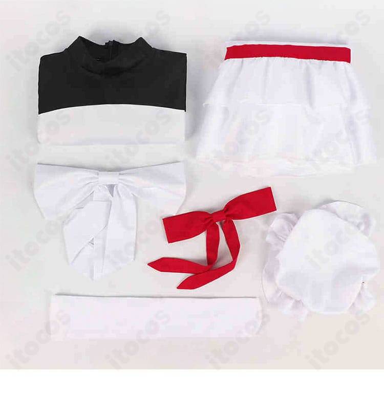 サティ コスプレ衣装のセット内容一式。トップス、スカート、帽子、スカーフ、背部蝶結び、靴下を並べた写真