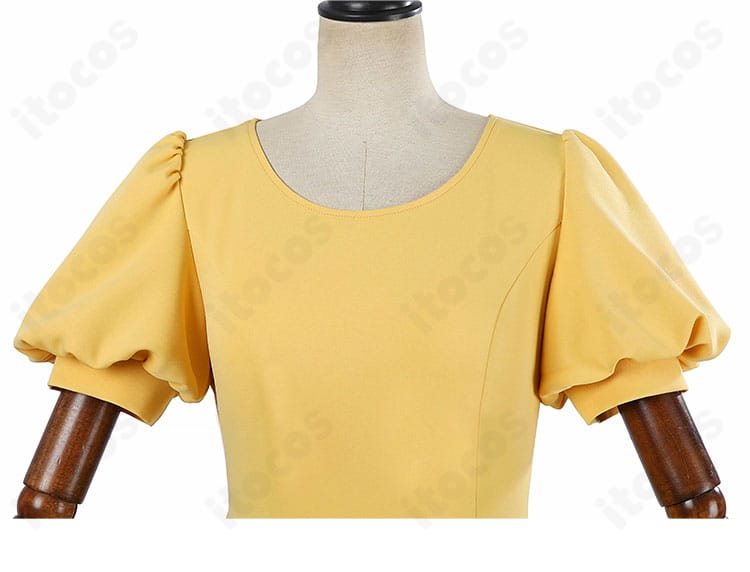 大道寺知世 コスプレの領口デザイン。清楚な雰囲気を演出する繊細な装飾。