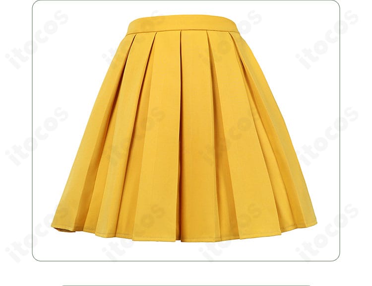 スカート装飾の近接。プリーツの表情と裾ラインの整いを見せるディテール。