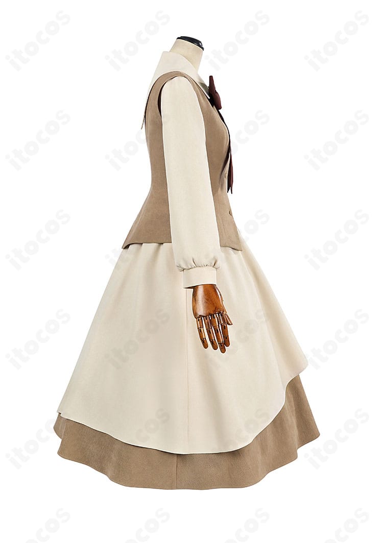 右側ディテールのクローズアップ。縫製のステッチや縁取りの整い、装飾の仕上げを示す近接画像。