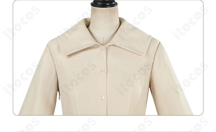 襟元装飾のクローズアップ。秋冬私服らしい端正な襟周りと質感を表現。