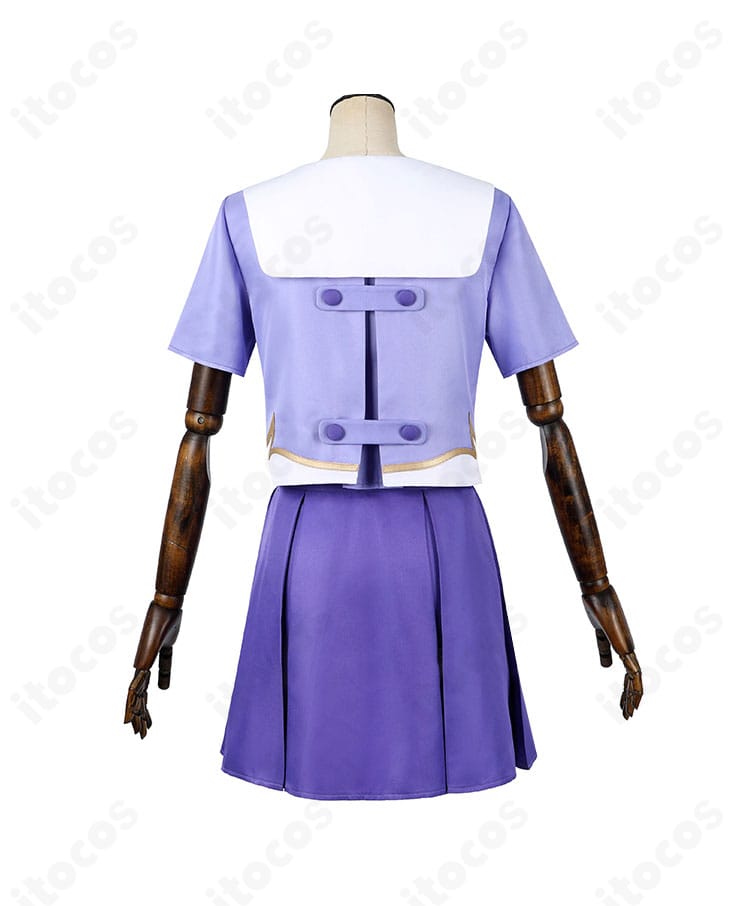 未来日記 我妻由乃 制服コスプレの背面。背面のラインと着丈バランスがわかる画像