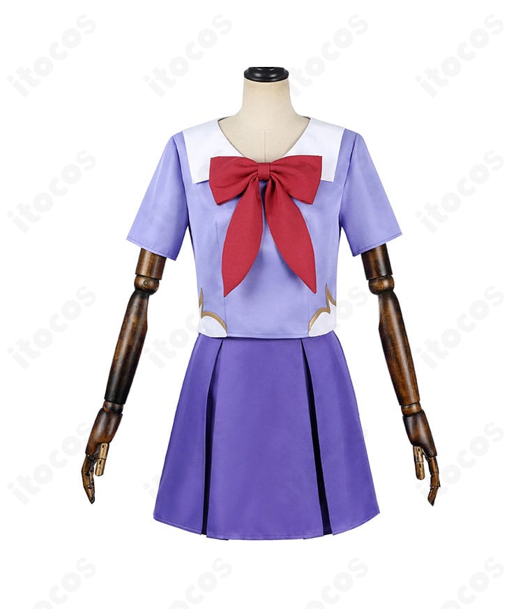 未来日記 我妻由乃 制服コスプレの正面全身。トップスとスカートのシルエットがわかる画像
