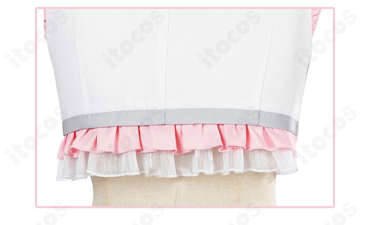 チアガールコスプレ衣装の背面デザインと装飾パーツの構成が分かる画像