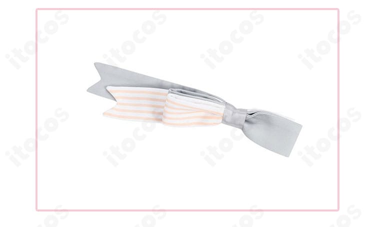 チアガール衣装の蝶モチーフ付きヘアアクセサリーのディテール画像