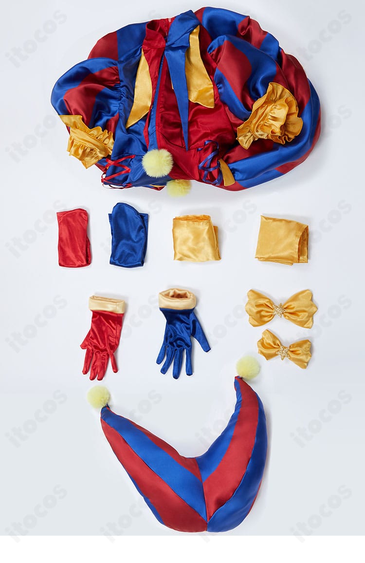 ポムニ コスプレ衣装のセット一式。レオタード、帽子、手袋、靴下、レッグカバー、リボン、蝶結びを並べて掲載。