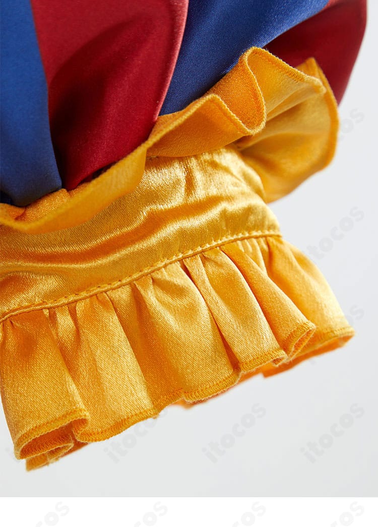 袖口ディテールのクローズアップ。装飾ラインとステッチが近接撮影でも映える仕様。