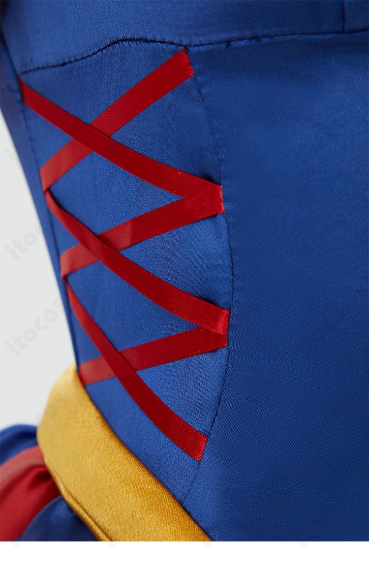 ポムニ衣装のウエスト・腰周り。レオタードとレッグカバーの取り合わせでメリハリを演出。