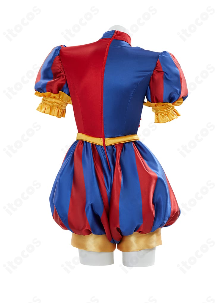 ポムニのコスプレ衣装 背面。背面カーブと配色の切り替え、仕上がりの縫製感が分かるビュー。