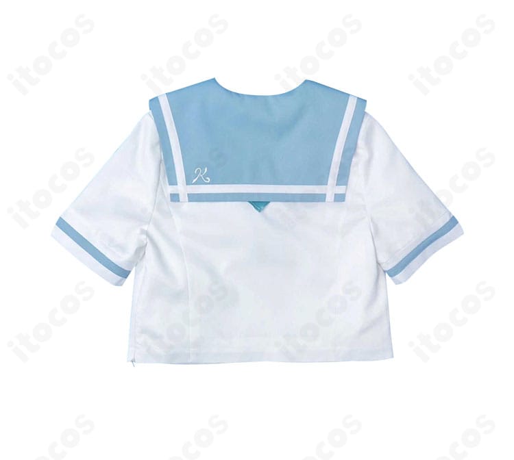 鎧塚みぞれ 夏制服コスプレの背面ディテール。背中のライン取りとスカートの落ち感を確認できる画像。