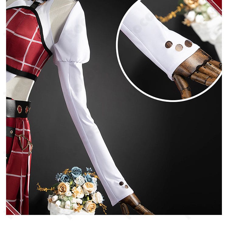 袖口装飾の詳細。カフスと装飾パーツの質感・ステッチがわかる葛葉コスプレ衣装。