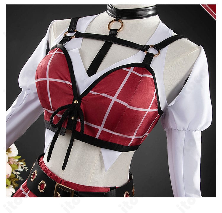 首元装飾のアップ。チョーカーと襟周りのデザインでステージ感を演出するディテール。