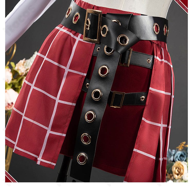 スカート正面のデザイン。プリーツとフロントの落ち感が伝わるディテール写真。