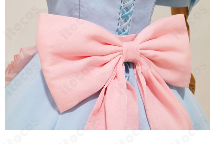 背中の大きな蝶結びのクローズアップ。立体感あるレム・メイド衣装の背面デザイン。