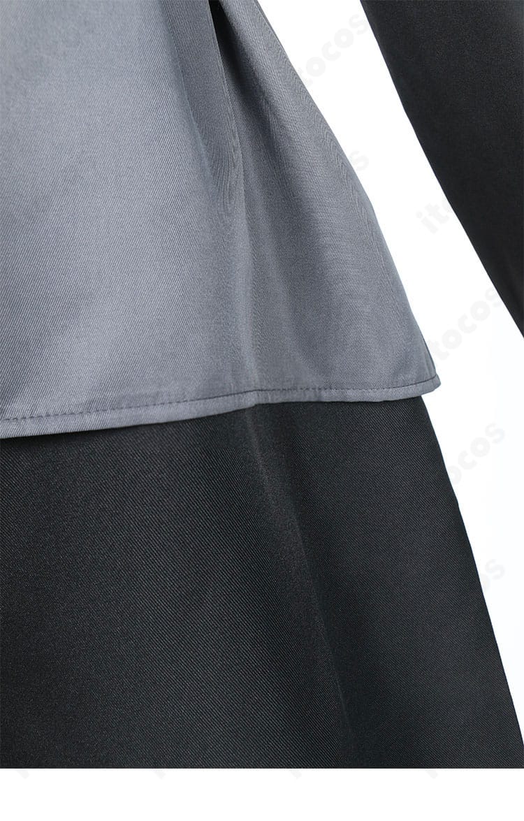 裾のディテール拡大。落ち感のあるラインと縫製の整いを確認できる画像。