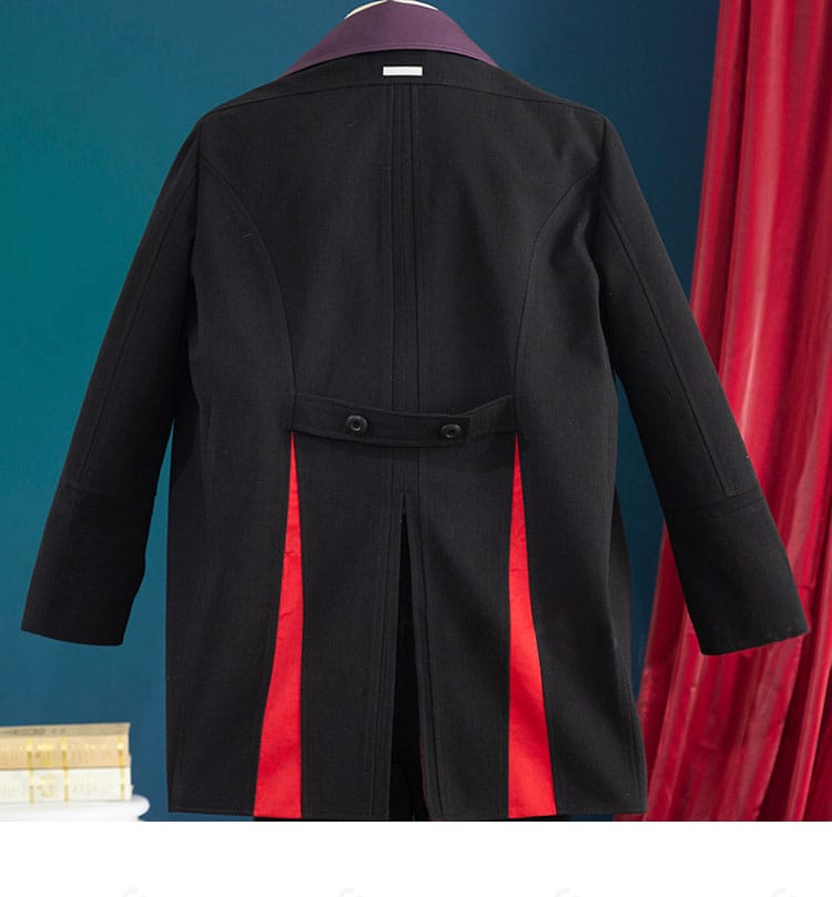 恋と深空 シンのコスプレ衣装 背面装飾ディテール。背中の意匠とライン取りをアップで表現