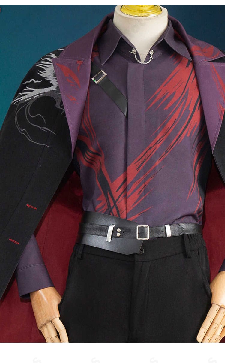 恋と深空 シンのコスプレ衣装 上衣の装飾アップ。胸元の刺繍とエンブレム調ディテールを強調